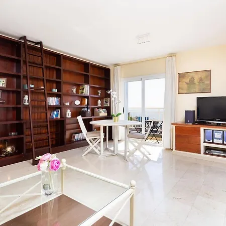 Modern 2bedroom Seaviews & Wifi *