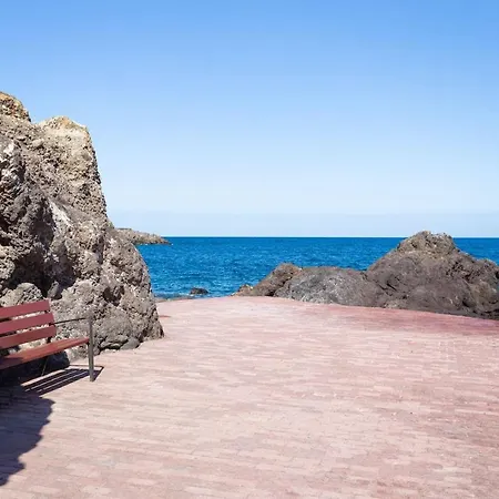 Modern 2bedroom Seaviews & Wifi Daire